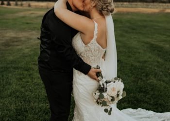 Real Bride Kasey + Brittany – Pretty Completely happy Love – Wedding Blog