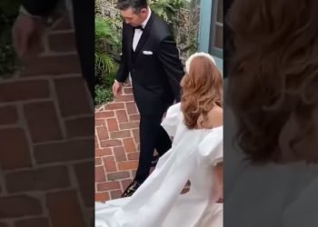 You’re forgetting to plan for this special moment in your wedding day…”The Private First Look”