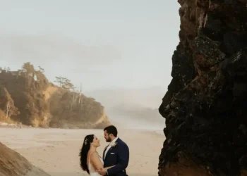 Real Stella York Bride Courtney + Brandon – Pretty Blissful Love – Wedding Blog