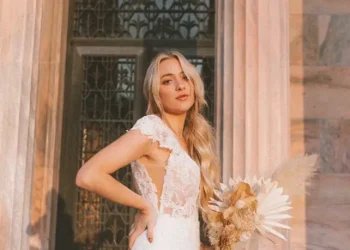 Classic Cap Sleeve Wedding Dresses – Pretty Completely satisfied Love – Wedding Blog