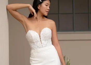 Straps vs. Strapless Wedding Gowns: Which Style Will You Select? – Pretty Comfortable Love – Wedding Blog