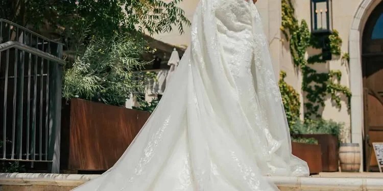 Every thing You Must Know About Wedding Dress Trains – Pretty Comfortable Love – Wedding Blog