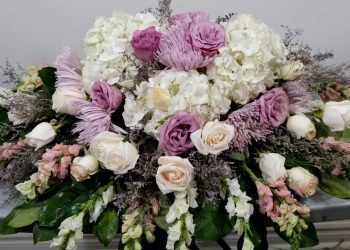 Learn how to make cascading wedding head table centrepiece