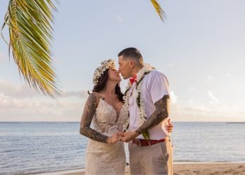 Intimate Wedding Ceremony in Hawaii