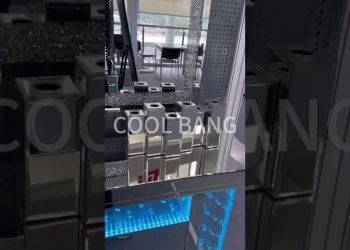 Mirror furniture, modern interior wedding vases.#vases #mirror #mirroredfurniture