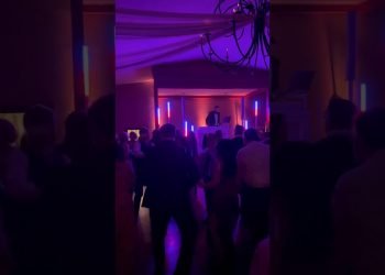 Crushing this Wedding with some Lizzo x Aretha! ???? #wedding #dj #shorts