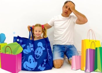 Nastya and pa are selecting recent outfits