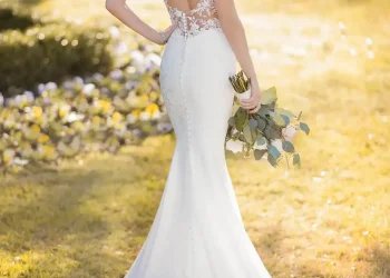 Keyhole Back vs. Open Back Wedding Dresses – Pretty Pleased Love – Wedding Blog