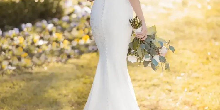 Keyhole Back vs. Open Back Wedding Dresses – Pretty Pleased Love – Wedding Blog