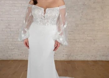 Mountain Wedding Dresses for the Adventurous Bride – Pretty Joyful Love – Wedding Blog