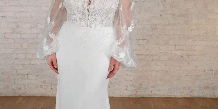 Mountain Wedding Dresses for the Adventurous Bride – Pretty Joyful Love – Wedding Blog