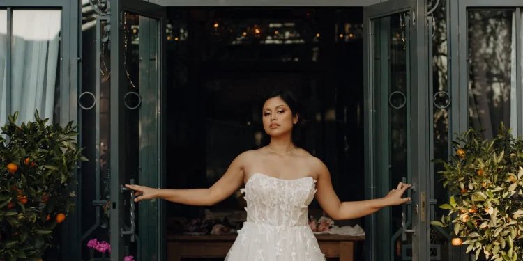 Discovering Your Dream Ethereal Wedding Dress – Pretty Completely happy Love – Wedding Blog