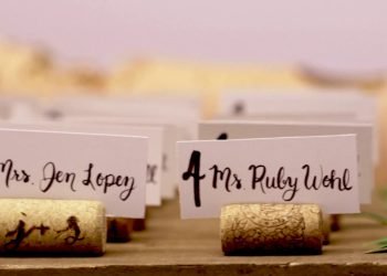 DIY Wine Cork Place Card Holders on your Wedding!