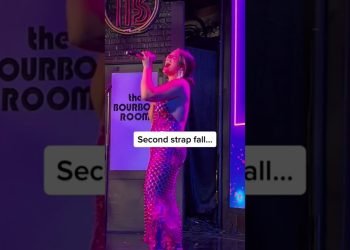 MY DRESS BROKE ON STAGE- While PERFORMING! #seriesofscams #malfunction