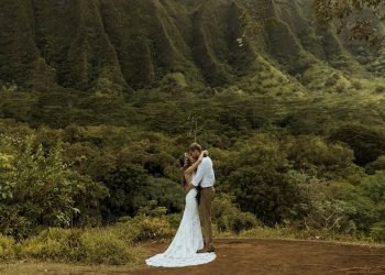 Kat & Aaron | Destination Elopement | Intimate Micro Wedding in Hawaii