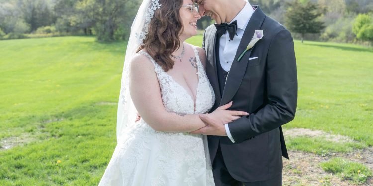 Real Martina Liana Bride Kristin + Alex – Pretty Pleased Love – Wedding Blog