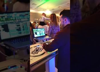 What classic song do you’re thinking that works well at a marriage??????#dj #weddingdj #pioneerdj