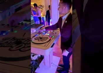 Mixing the unique song right into a Remix ????#dj #weddingdj #pioneerdj #seratodj #dallasdj