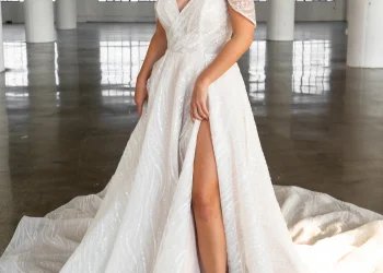 Lace that Stands Out: Make a Statement with Graphic Lace Wedding Dresses  – Pretty Comfortable Love – Wedding Blog