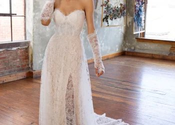 The Ultimate Guide to Wedding Gloves: Elegance and Style for Your Big Day  – Pretty Completely satisfied Love – Wedding Blog