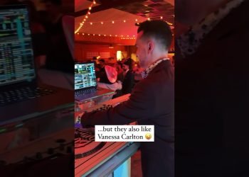 When the couple likes EDM, but in addition they like Vanessa Carlton ????#dj #weddingdj #dallasdj #pioneerdj