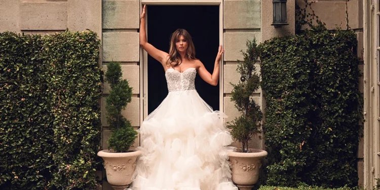 Flawless Fit: Top Wedding Dress Fitting Suggestions for Brides-to-Be  – Pretty Glad Love – Wedding Blog