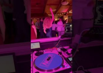 Have you ever ever considered including college traditions in your wedding? #dj #minnesotaweddingdj