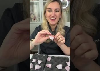 Wafer Paper Friday: The way to make "last minute" edible wafer paper flowers