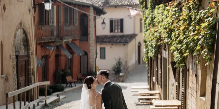 Real Essense of Australia Bride Dominique + Garrett – Pretty Completely satisfied Love – Wedding Blog