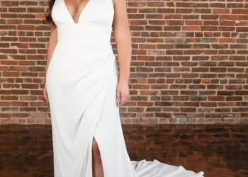 Plus Size Wedding Dresses that Don’t Compromise on Style – Pretty Glad Love – Wedding Blog