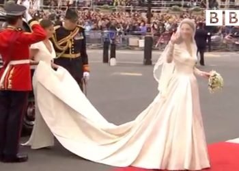 Kate Middleton's STUNNING wedding dress | The Royal Wedding – BBC