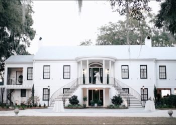 A Classic & Intimate Wedding in Savannah, Georgia | Lindsey & Austin