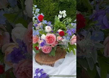 David Austin wedding entrance table centerpiece!!! #weddingflorist#wedding#portlandoregon