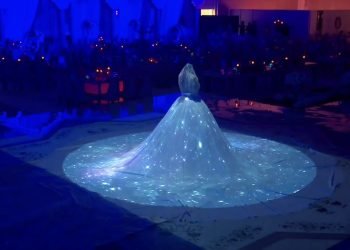 3D Projection mapping on wedding dress