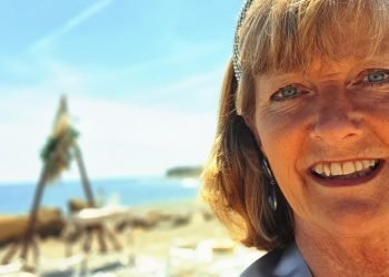 One beach, two wedding venues! Spain beach wedding info