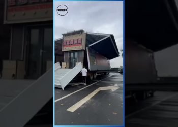 ???? Rolling Wedding Halls  China's Mobile Party Venues! ????