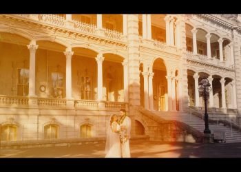 Romantic Hawaii Wedding at Café Julia | Intimate Wedding with Surprise Hula Dance in Honolulu