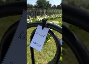 Add this one to your wedding to do list! | Luxury Wedding Planning Suggestions by The Curated Wedding