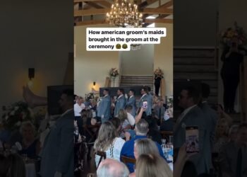 Having fun on the Wedding Day / Grooms Entrance / Wedding Planning / The Complete Toastmaster