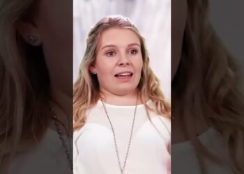 3 Foot Bride And Mum Can't Agree On Wedding Dress #sayyestothedressuk  #shorts