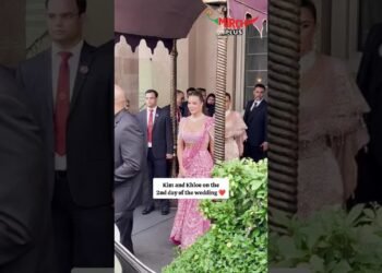 Kim and Khloe Kardashian at the marriage venue of wedding day 2 ❤️🔥 #kimkardashian #khloekardashian