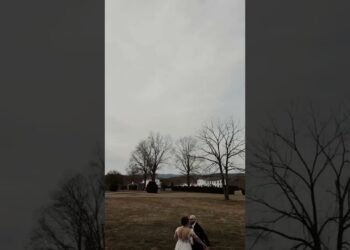 Spring Intimate Wedding in Virginia Mountains #elopement #intimatewedding #weddingphotography