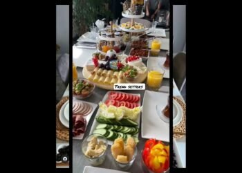 Dinning table Decorations Ideas 2022 | Dinner table serving Ideas #Trendsetters