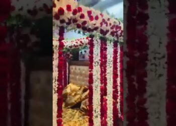 Bedroom wedding decorations #with fresh flowers #ytshorts#shortvideos#youtubeshort#viralshort#like#