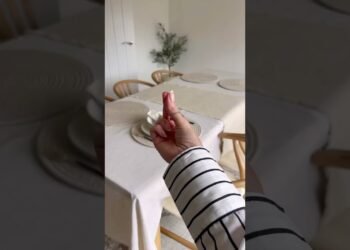 DINING ROOM TABLE STYLING 🌿🥂🏡 #diningroomtable #tablestyling #homedecoration #homedecorideas