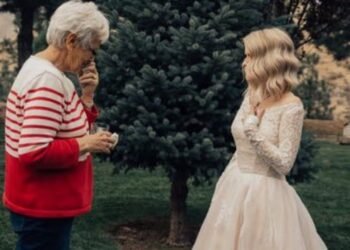 Bride Surprises Grandma by Wearing Her Wedding Dress in Touching Moment