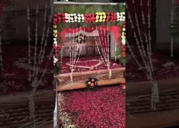 Bedroom wedding decorations #with fresh flowers #Decoration #ytshorts#Rose#flowers#decor#short #