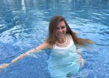 🌹💋 Swimming within the pool in a marriage dress! Wet white dress • Wetlook • wet clothes