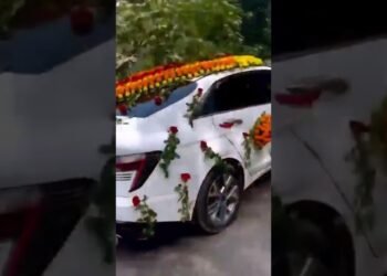Wedding automobile decorations #Bridal style automobile decorations #ytshorts#with fresh flowers #viraldecoration#