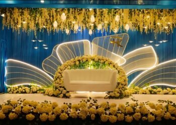 Easy wedding stage decoration ideas|Indian Wedding reception stage design, Flower stage ideas 2025
